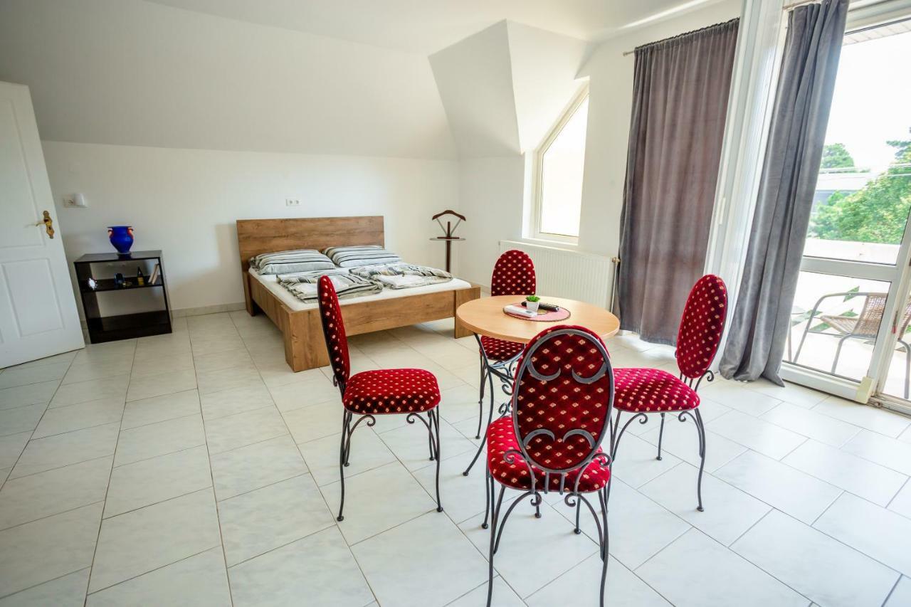 Teraszos Vendeghaz Apartment Кестели Екстериор снимка