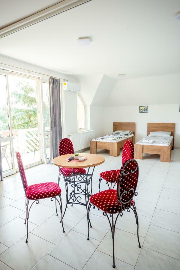 Teraszos Vendeghaz Apartment Кестели Екстериор снимка